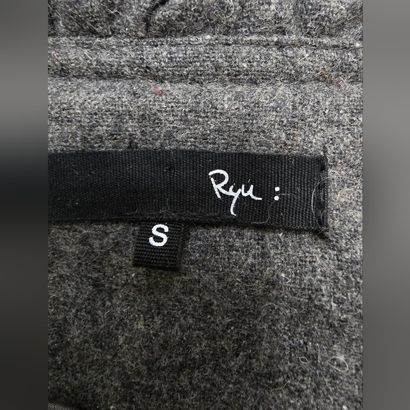 Ryu gray coat s fits like xsmall - Picture 3 of 3